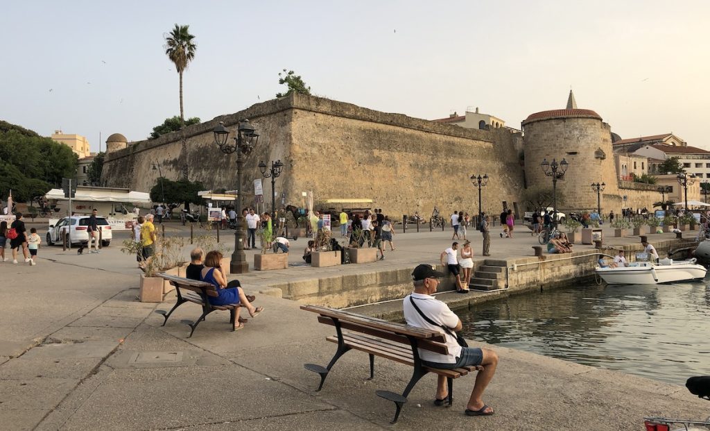 Una parte di un castello aragonese ad Alghero, splendida città in provincia di Sassari, in Sardegna.