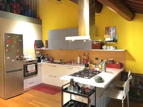 La parte di casa mia nella quale tengo i corsi di cucina amatoriale a distanza.