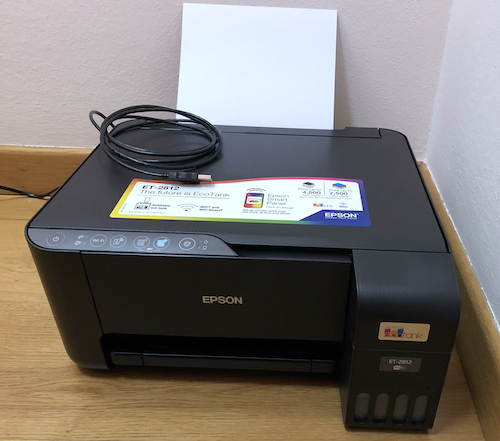 La stampante a getto d'inchiostro Epson ET-2812, con cartucce ricaricabili.