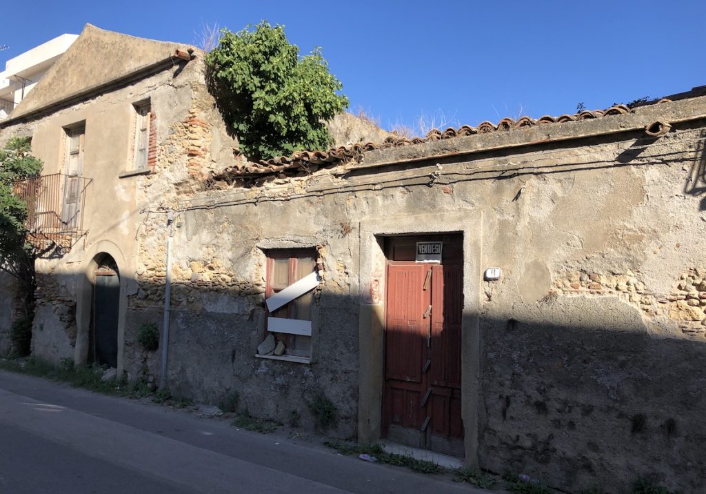 La casa in cui ho vissuto la mia giovinezza, a Tonnarella, affidato a mia nonna Nina.
