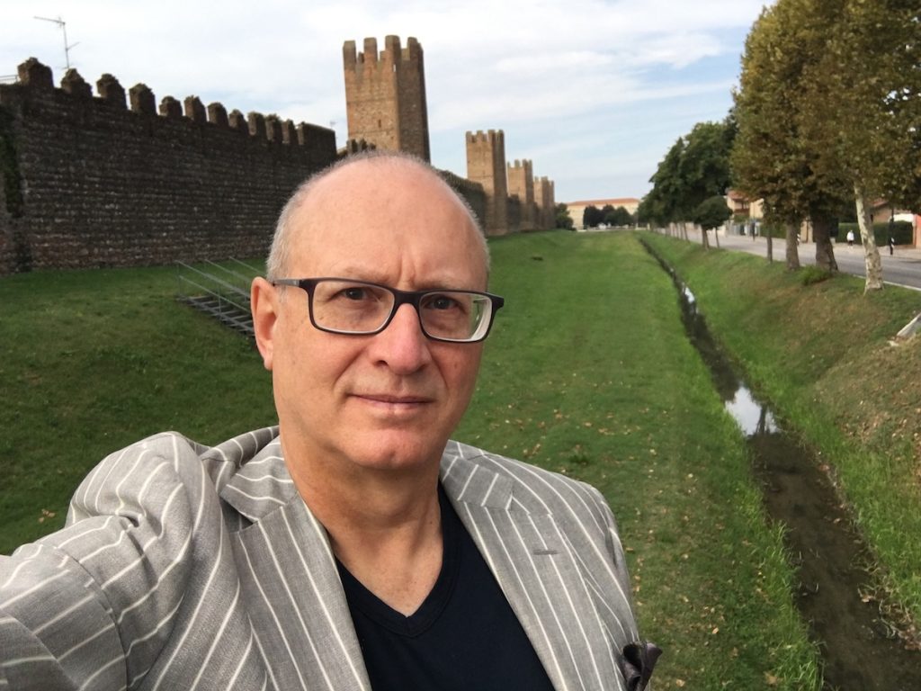 Fradefra in giro a Montagnana, in una delle sue pause di relax. Una delle tante pause 🤣