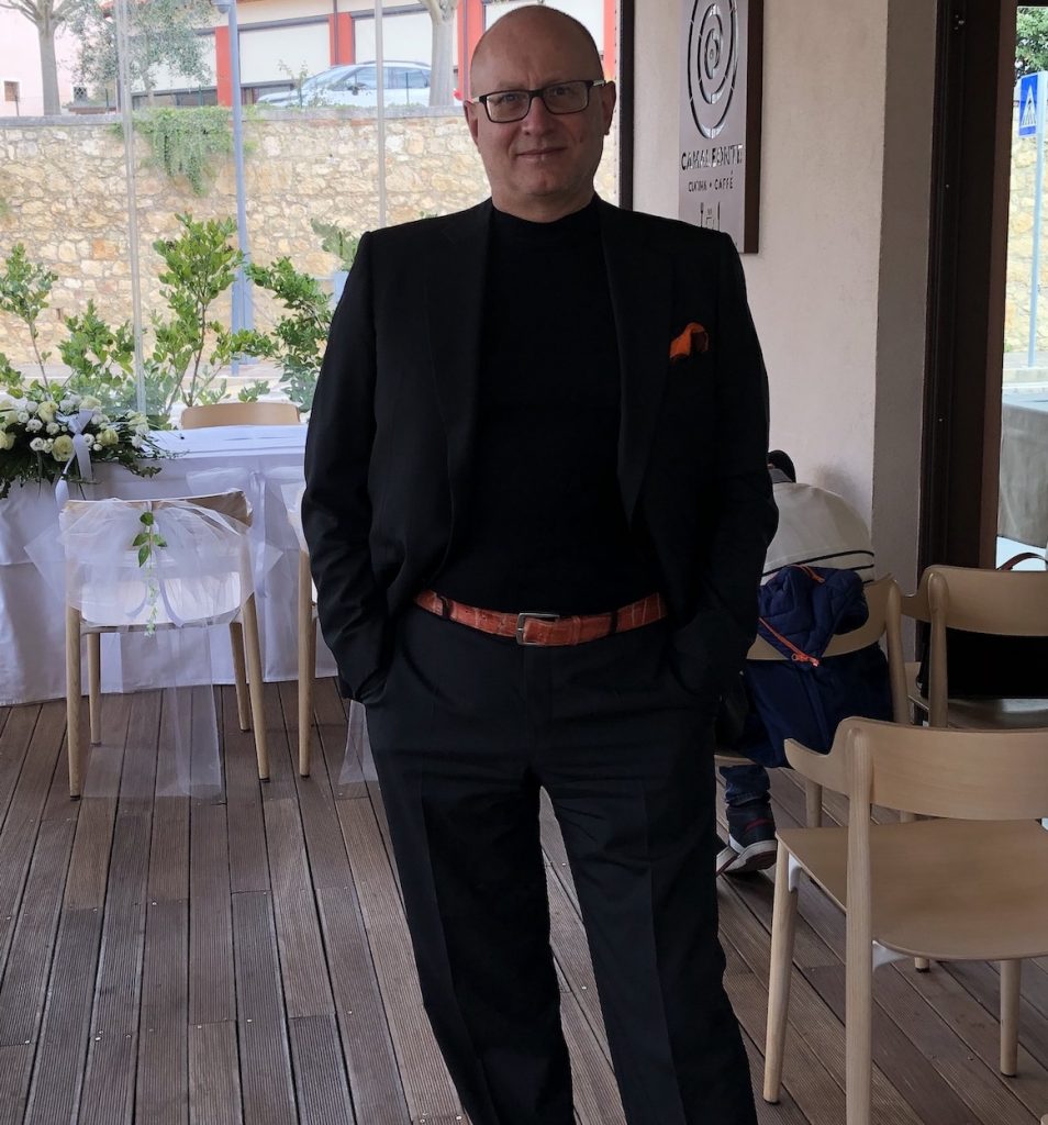 Eccomi, vestito come mi vedrete spesso nel mio ruolo di Restaurant Manager del Belavocado by Frachef, a Montagnana.