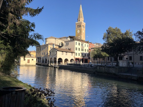 Un angolo del fiume Lemene a Portogruaro, in Veneto.
