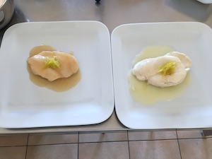 Due scaloppine con due salse diverse, una fatta con Recioto di Soave e la seconda classica al limone.